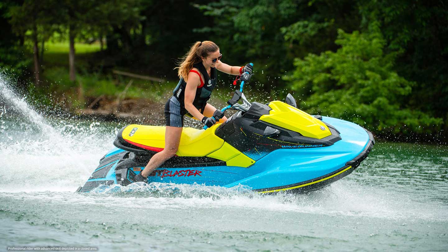 2022-Yamaha-JETBLASTER-EU-Light_Blue-Action-006-03